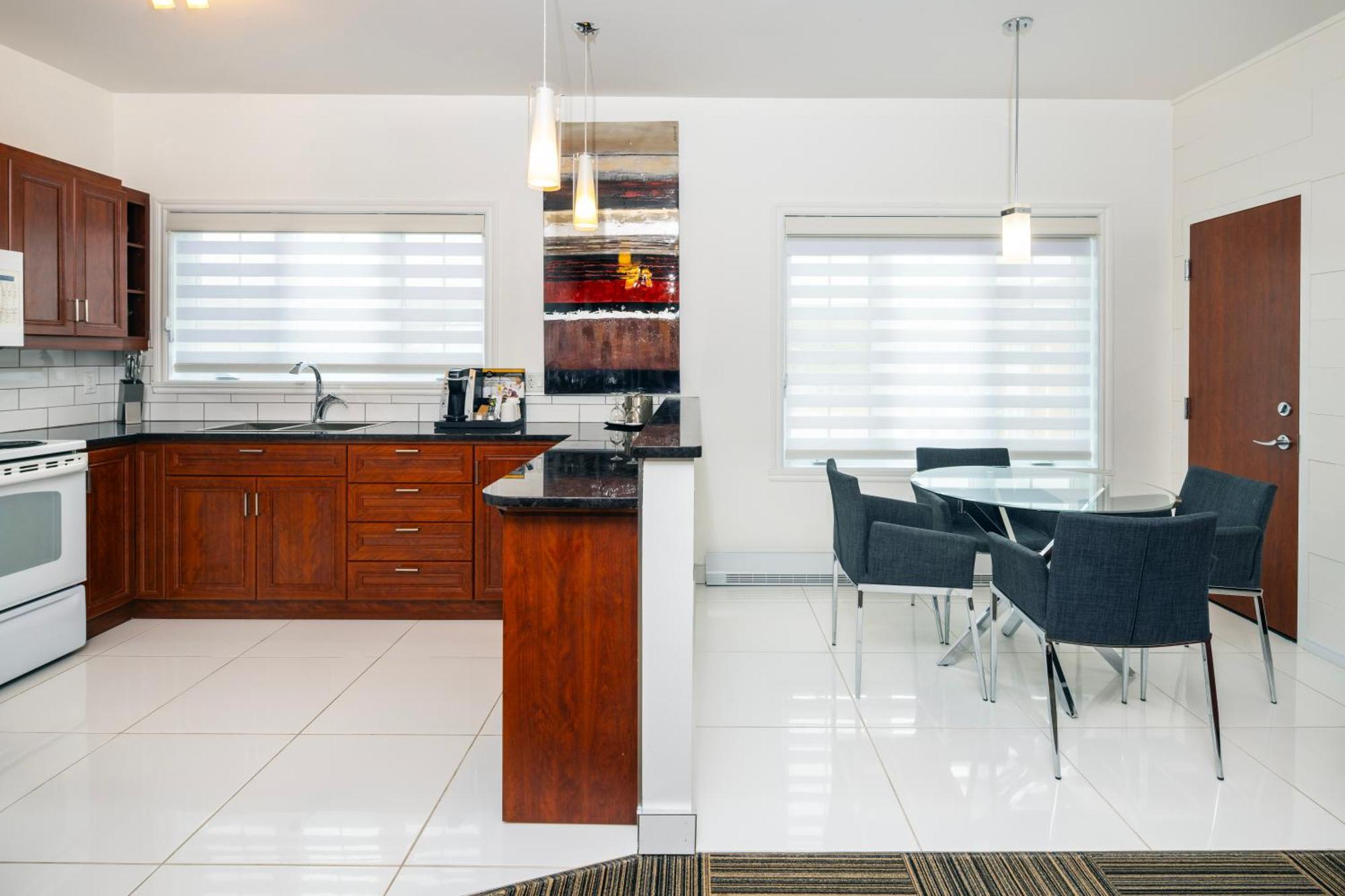 Les Suites De Laviolette Ascend Hotel Collection Труа-Ривьер Экстерьер фото
