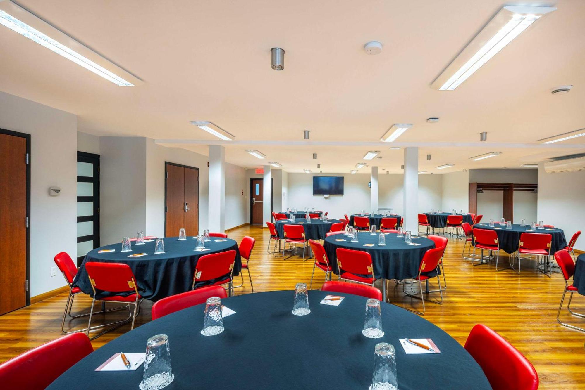 Les Suites De Laviolette Ascend Hotel Collection Труа-Ривьер Экстерьер фото