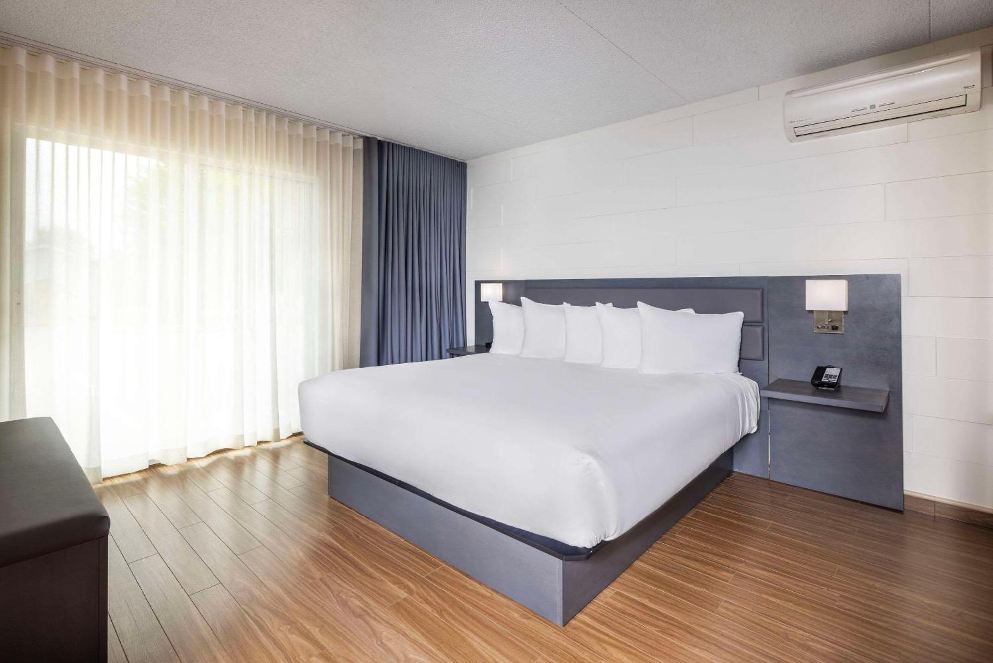Les Suites De Laviolette Ascend Hotel Collection Труа-Ривьер Экстерьер фото