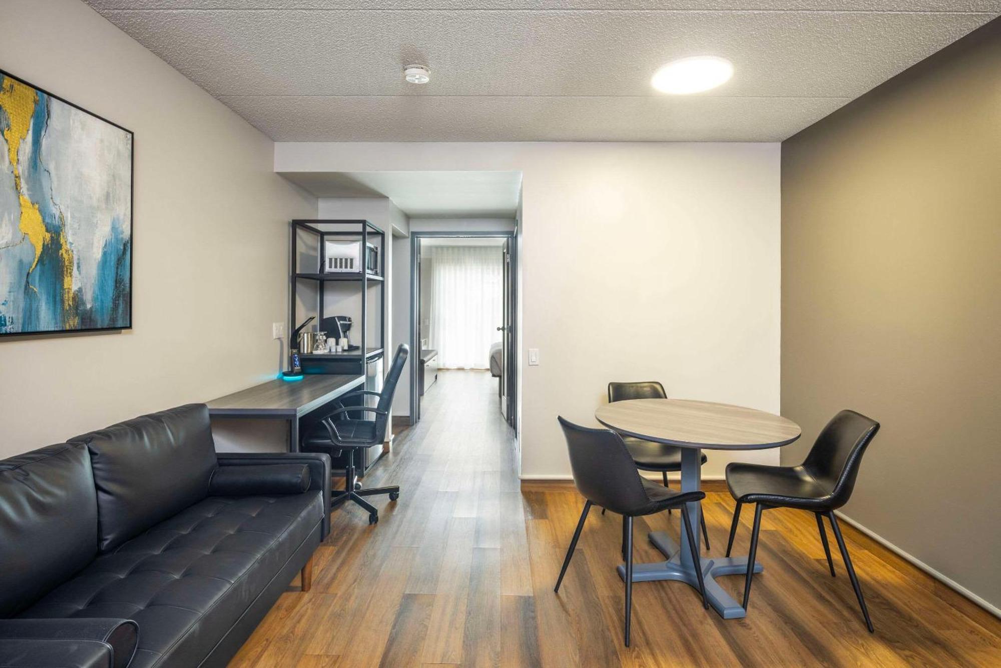 Les Suites De Laviolette Ascend Hotel Collection Труа-Ривьер Экстерьер фото