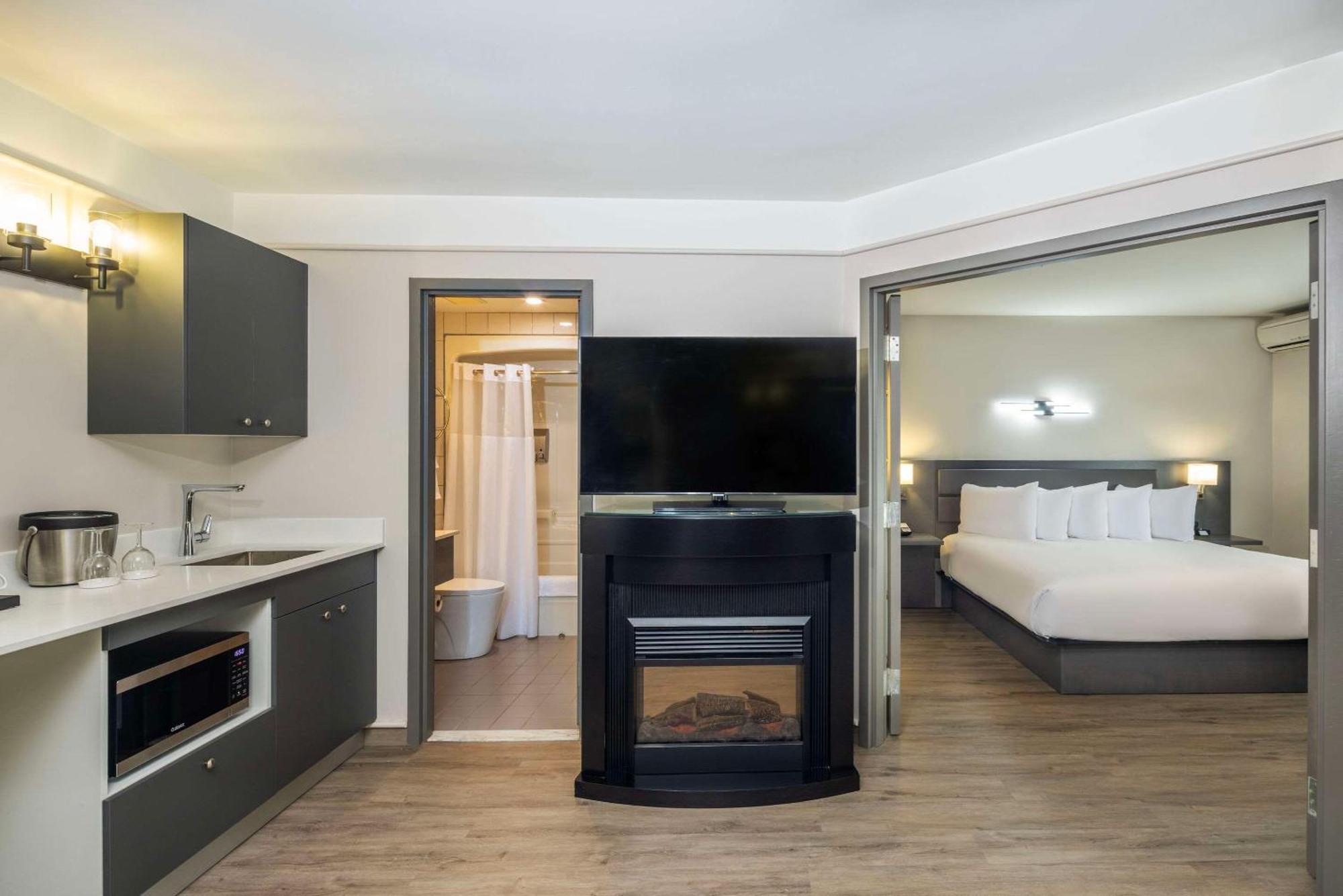 Les Suites De Laviolette Ascend Hotel Collection Труа-Ривьер Экстерьер фото