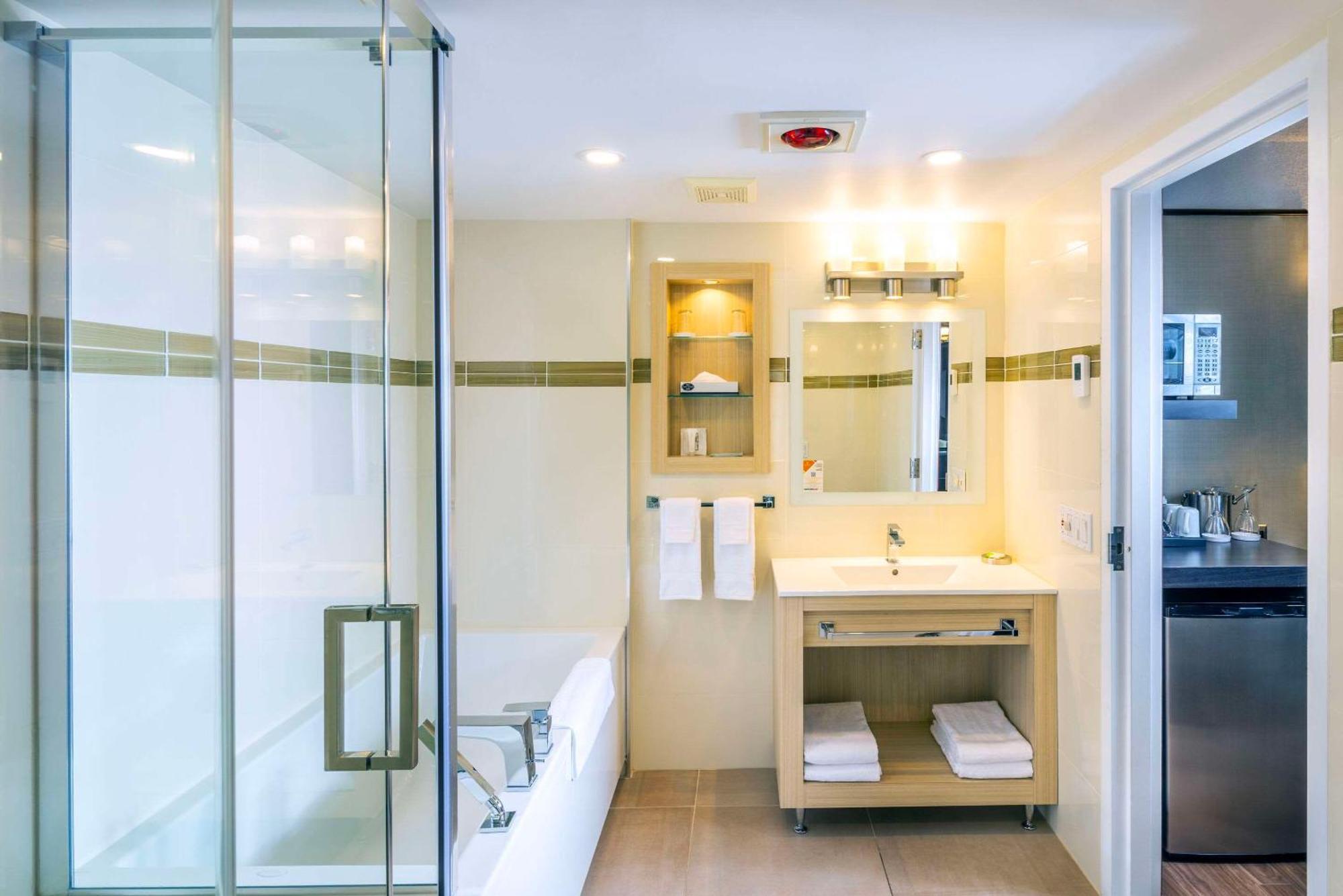 Les Suites De Laviolette Ascend Hotel Collection Труа-Ривьер Экстерьер фото