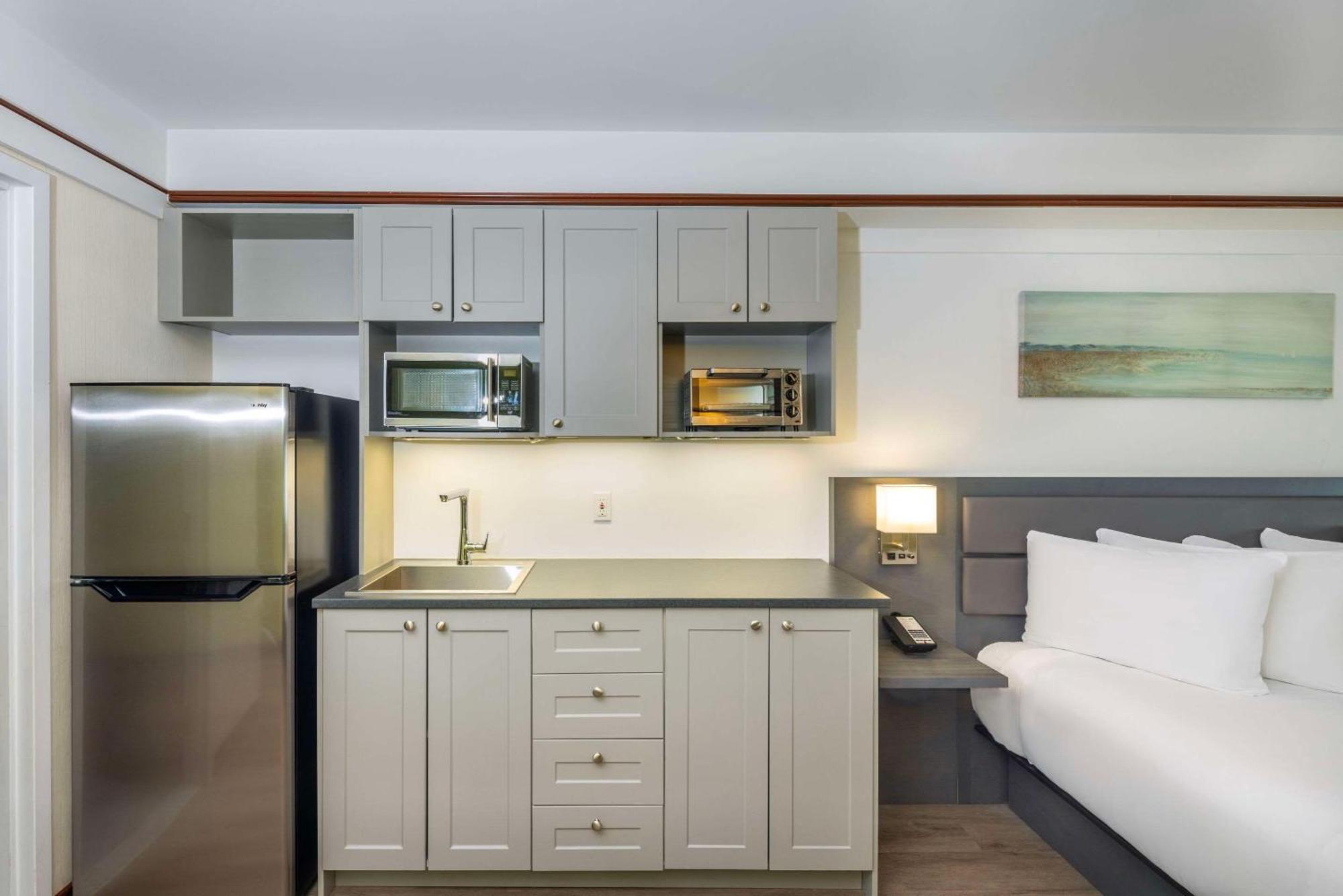 Les Suites De Laviolette Ascend Hotel Collection Труа-Ривьер Экстерьер фото